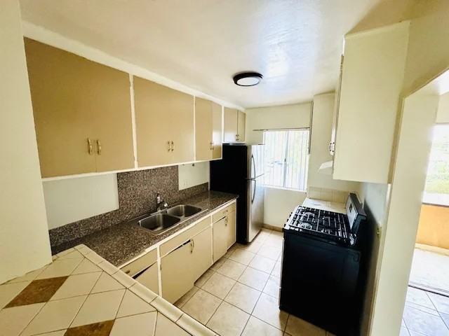 3575 Fletcher Dr #5 - Photo 5 of 16