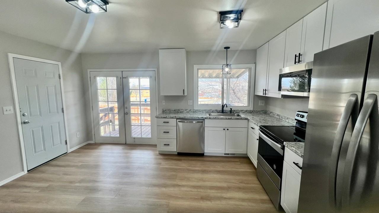 715 Saratoga Dr - Photo 6 of 19