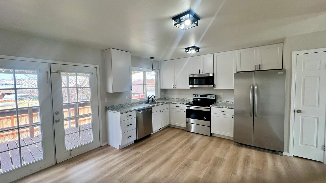 715 Saratoga Dr - Photo 7 of 19