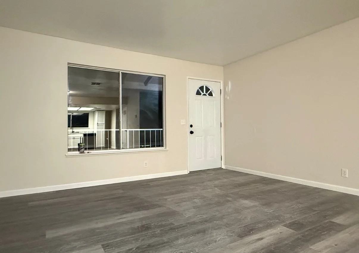 629 E Ridgecrest Blvd #I - Photo 2 of 10