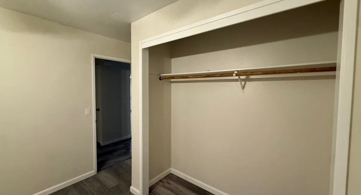 629 E Ridgecrest Blvd #I - Photo 5 of 10