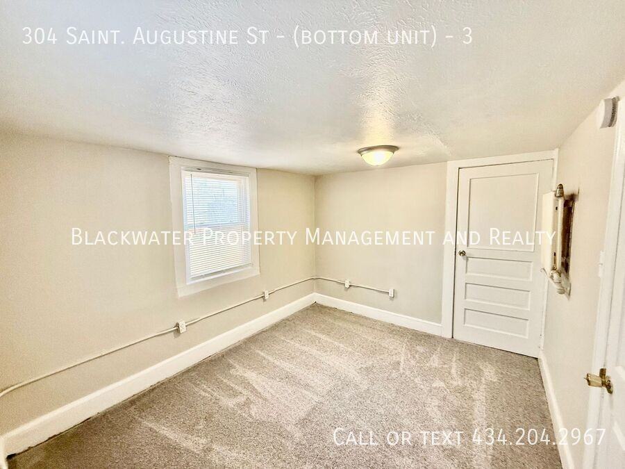 304 Saint Augustine St #3 - Photo 4 of 7