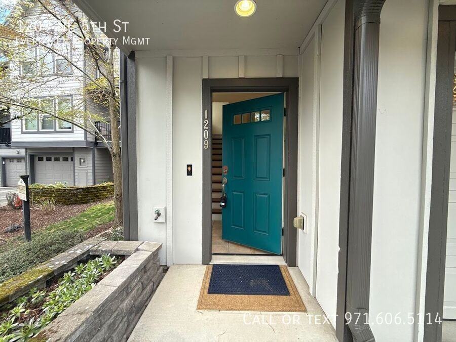 1209 Ne 5th St - Photo 2 of 47