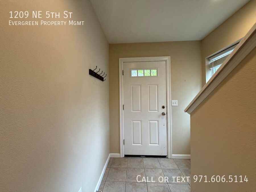 1209 Ne 5th St - Photo 3 of 47