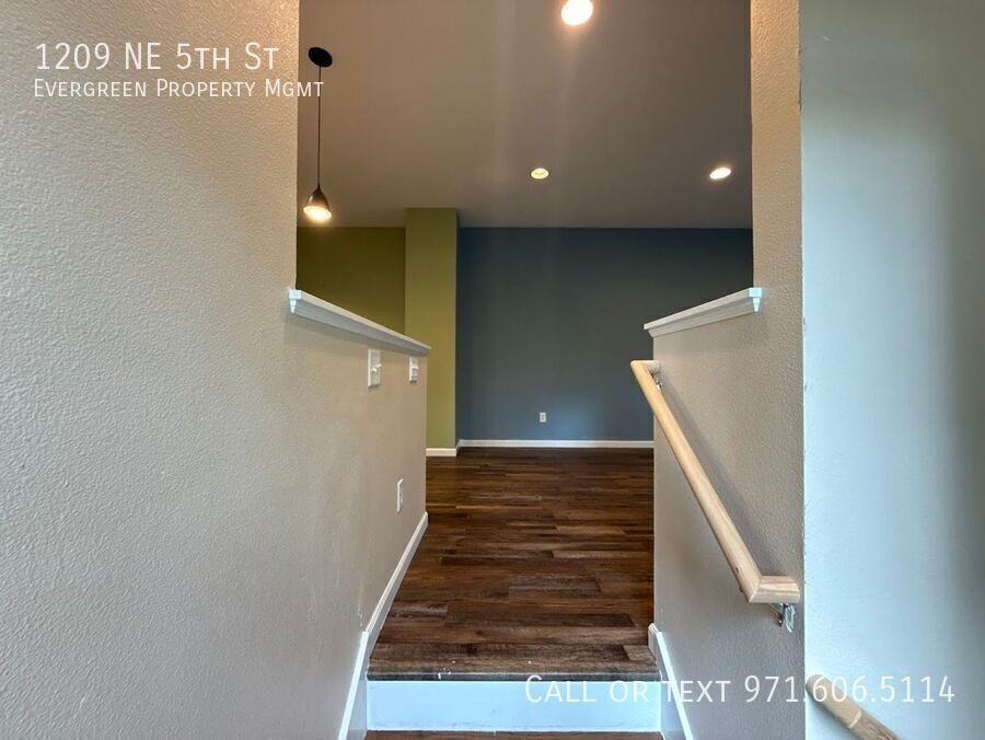 1209 Ne 5th St - Photo 5 of 47