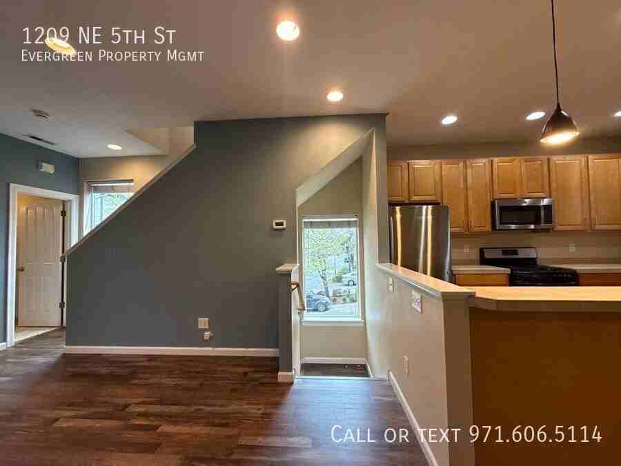 1209 Ne 5th St - Photo 6 of 47