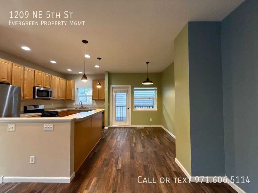 1209 Ne 5th St - Photo 7 of 47