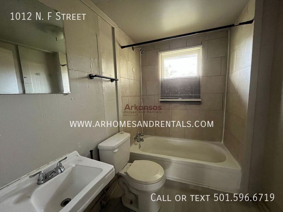 1012 N F St - Photo 7 of 9