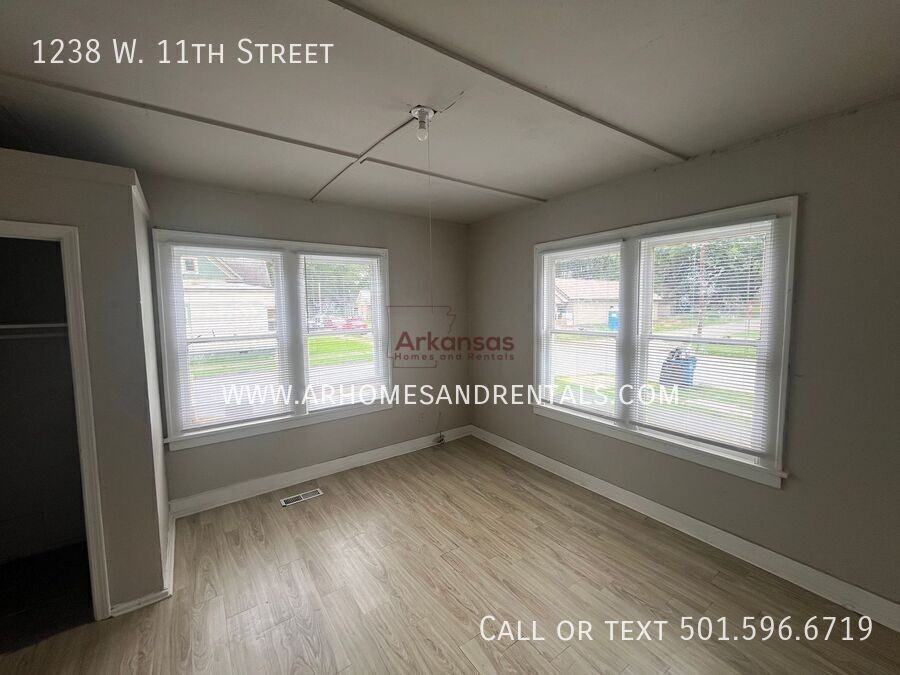 1238 W 11th St - Photo 7 of 9