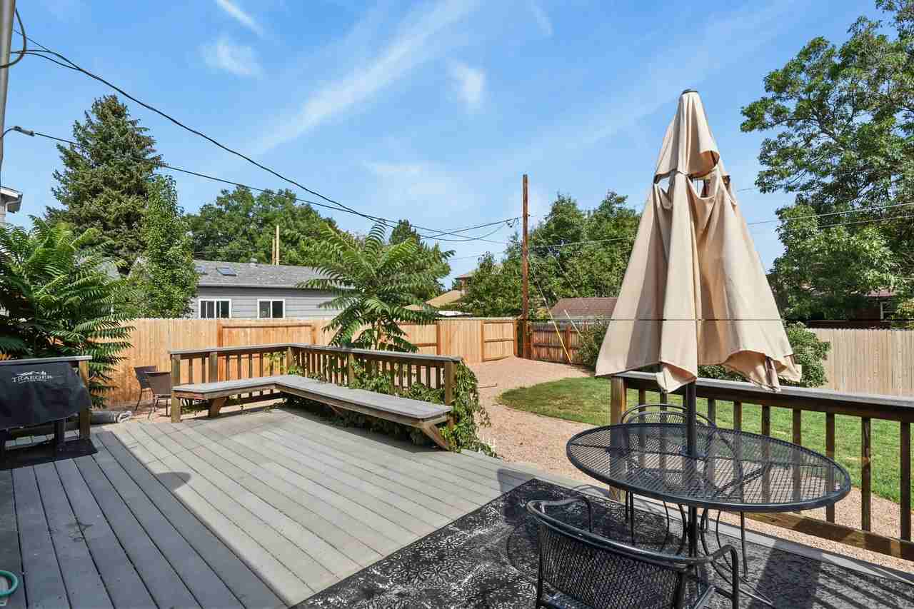 1092 S Iris St - Photo 2 of 9