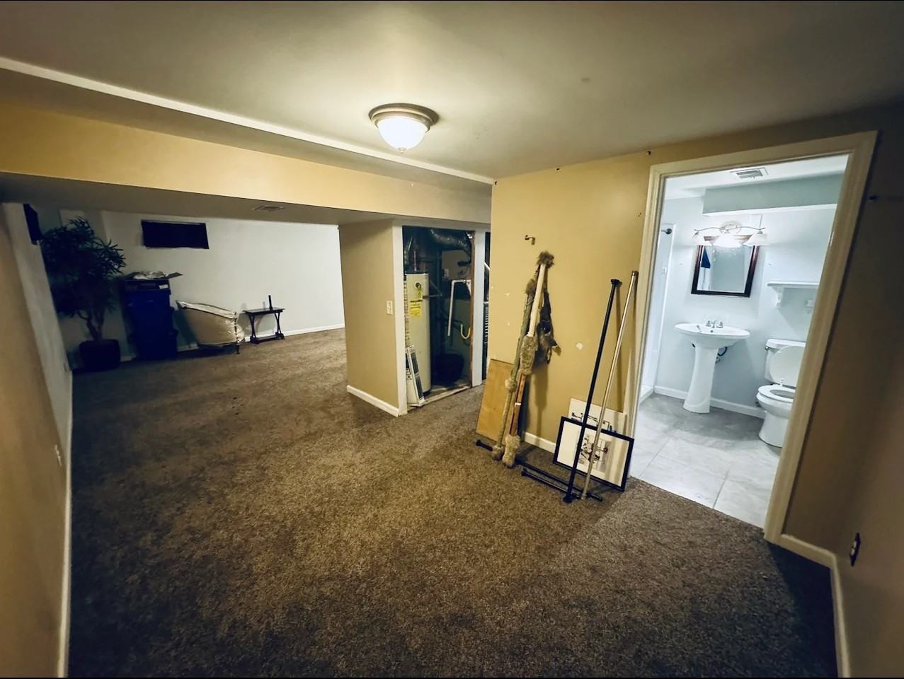 1092 S Iris St - Photo 4 of 9