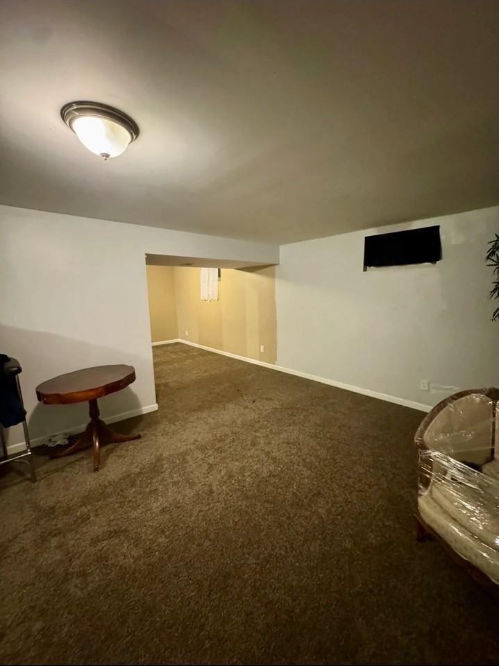 1092 S Iris St - Photo 5 of 9