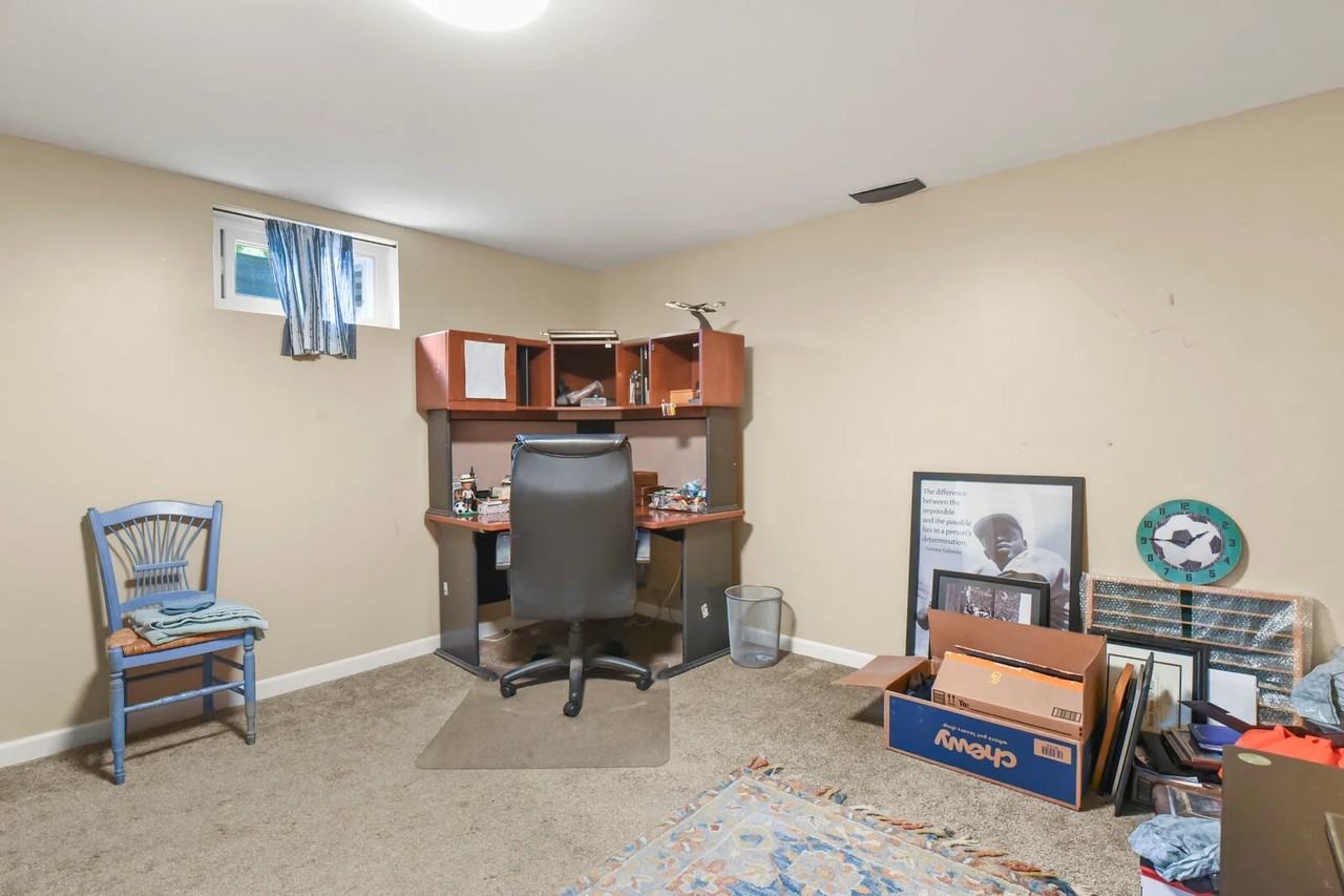 1092 S Iris St - Photo 6 of 9