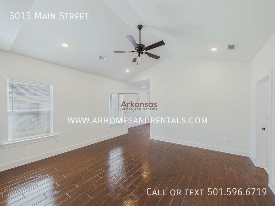 3015 Main St - Photo 3 of 13