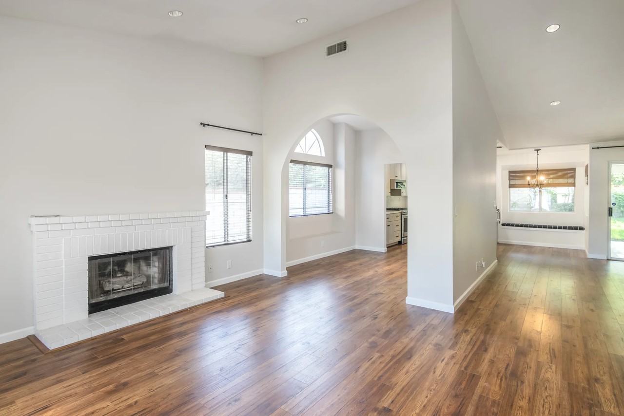 28704 Persimmon Ln - Photo 3 of 17