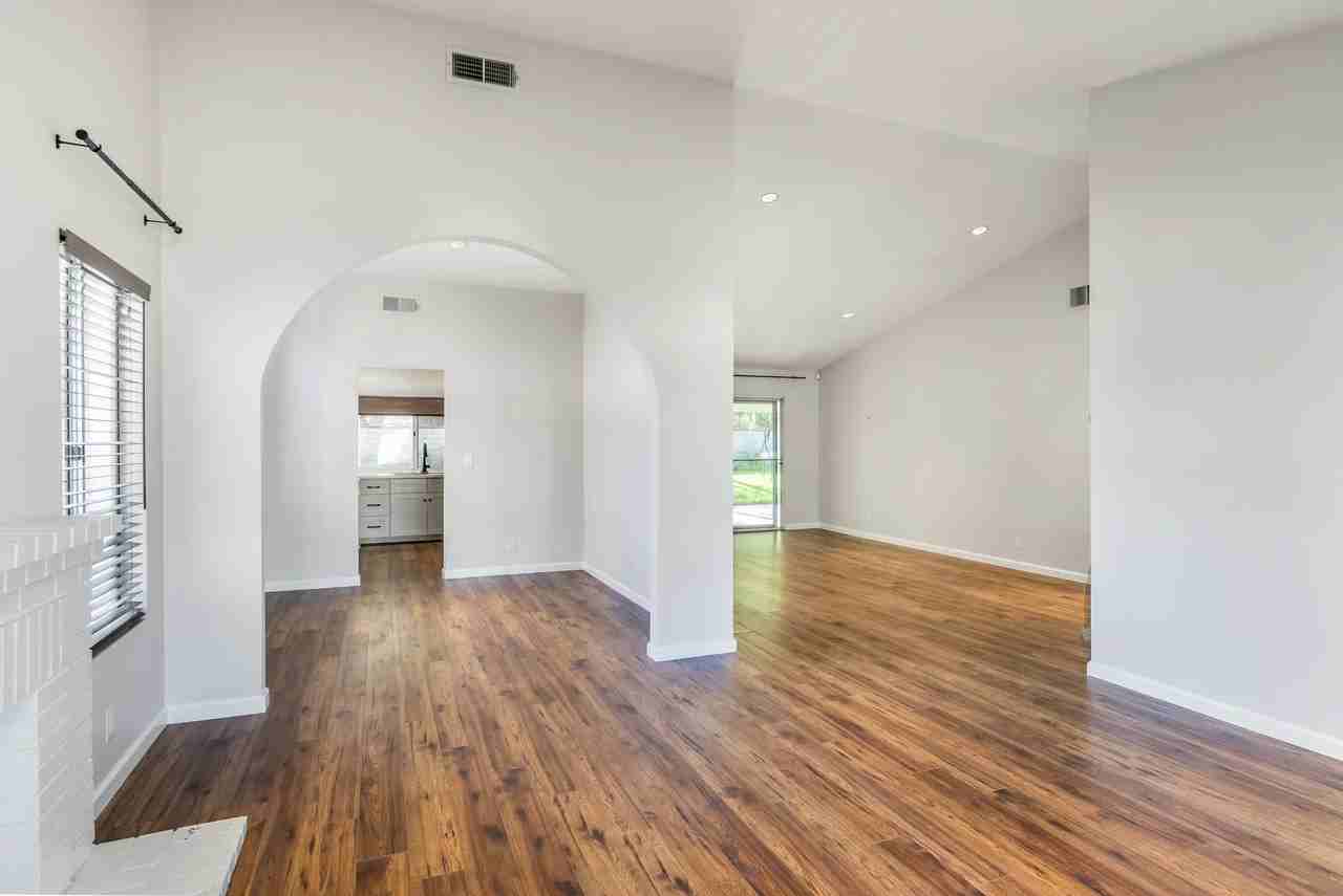 28704 Persimmon Ln - Photo 4 of 17