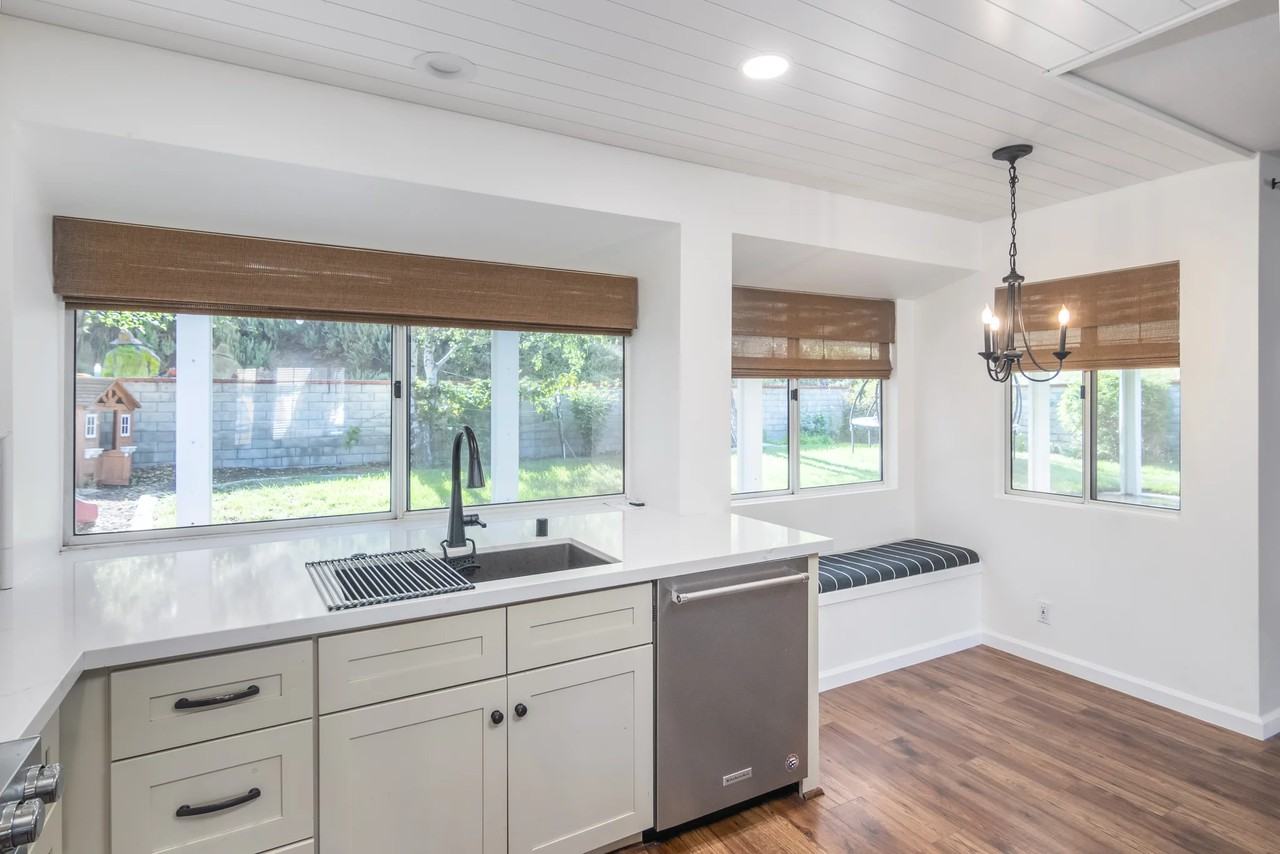 28704 Persimmon Ln - Photo 5 of 17