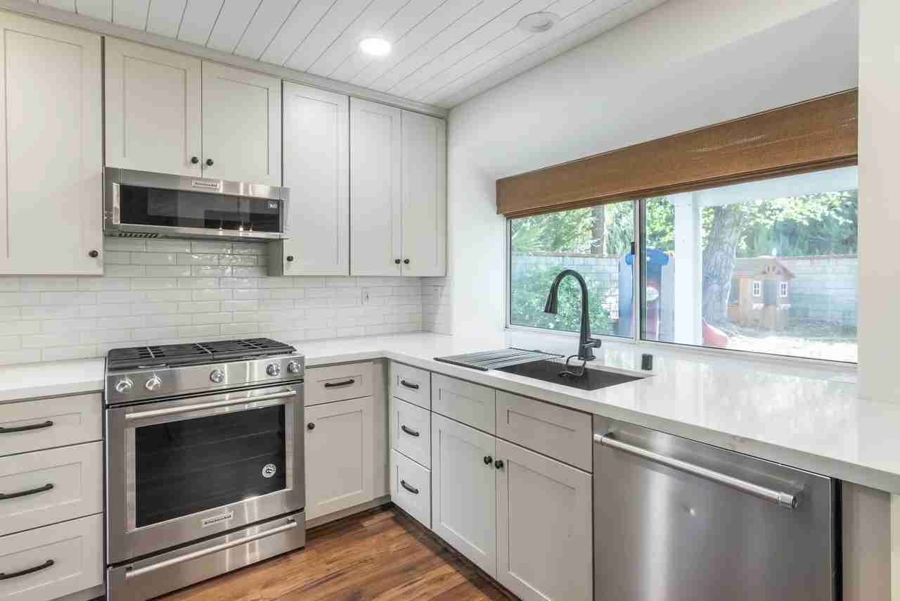 28704 Persimmon Ln - Photo 6 of 17