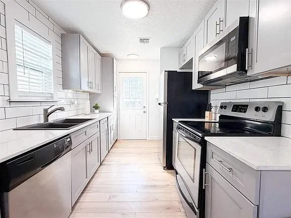 1722 Nw Liberty Ave - Photo 3 of 17