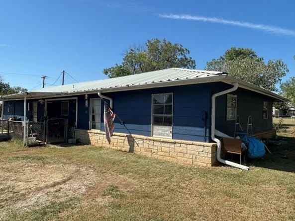 901 N Parks St - Photo 3 of 16