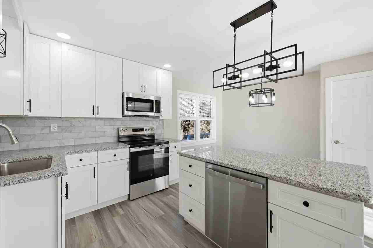 115 Mahantongo St - Photo 2 of 11