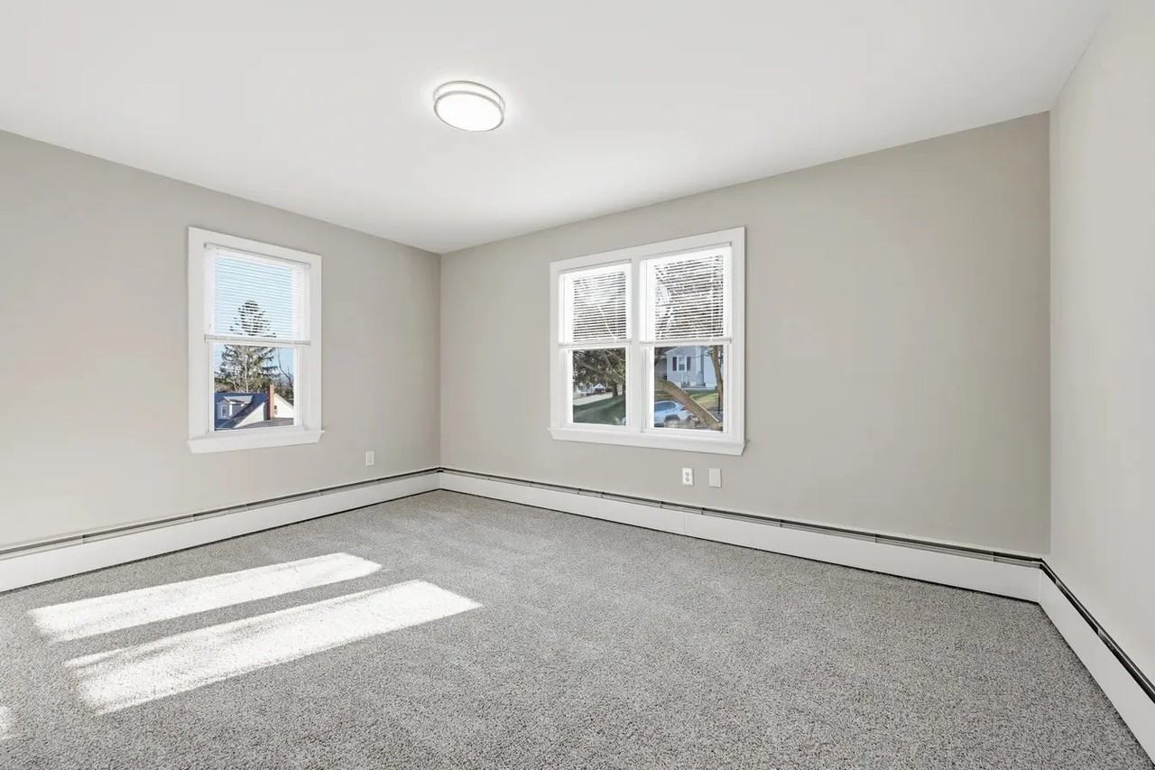 115 Mahantongo St - Photo 5 of 11