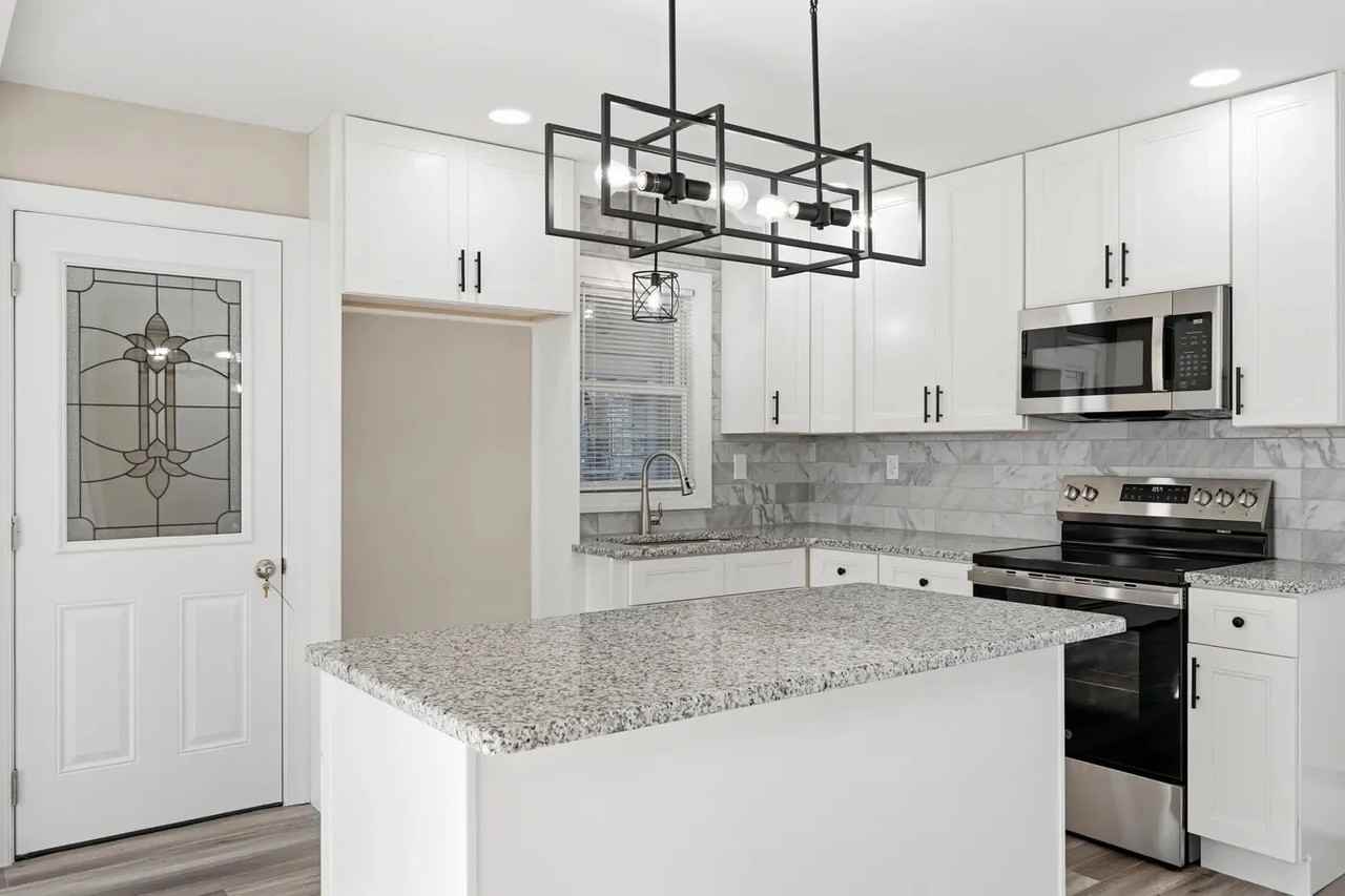 115 Mahantongo St - Photo 6 of 11