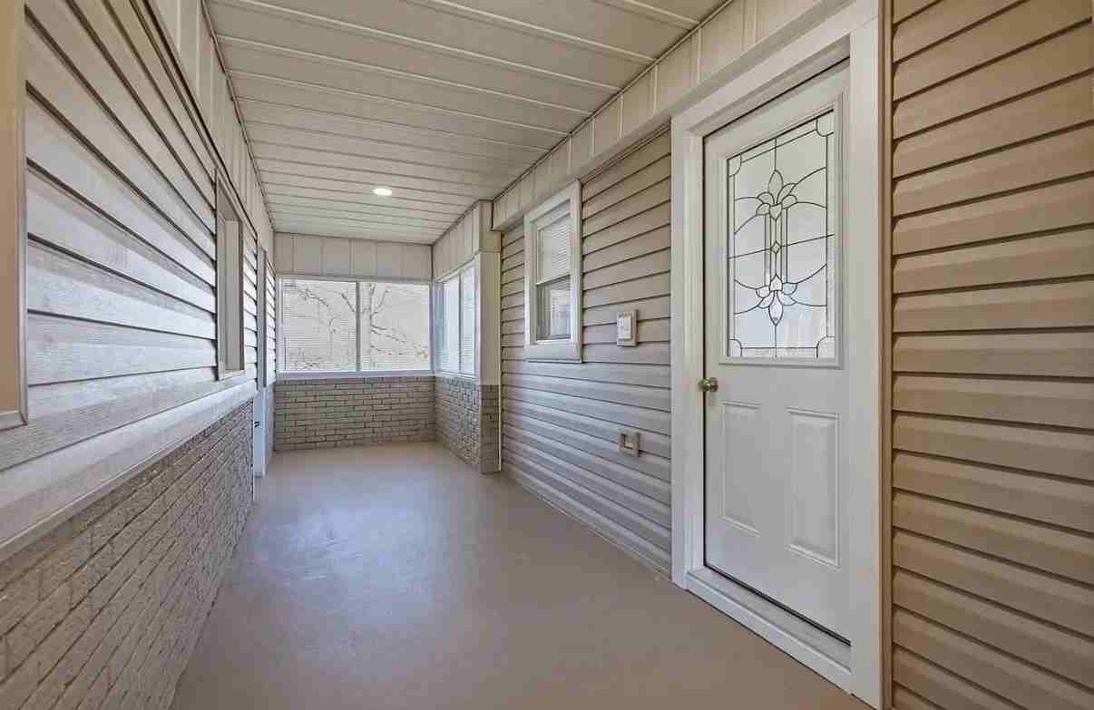 115 Mahantongo St - Photo 7 of 11