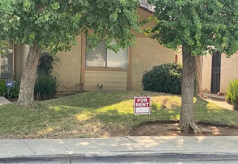 6220 N Gilroy Ave - Photo 2 of 2