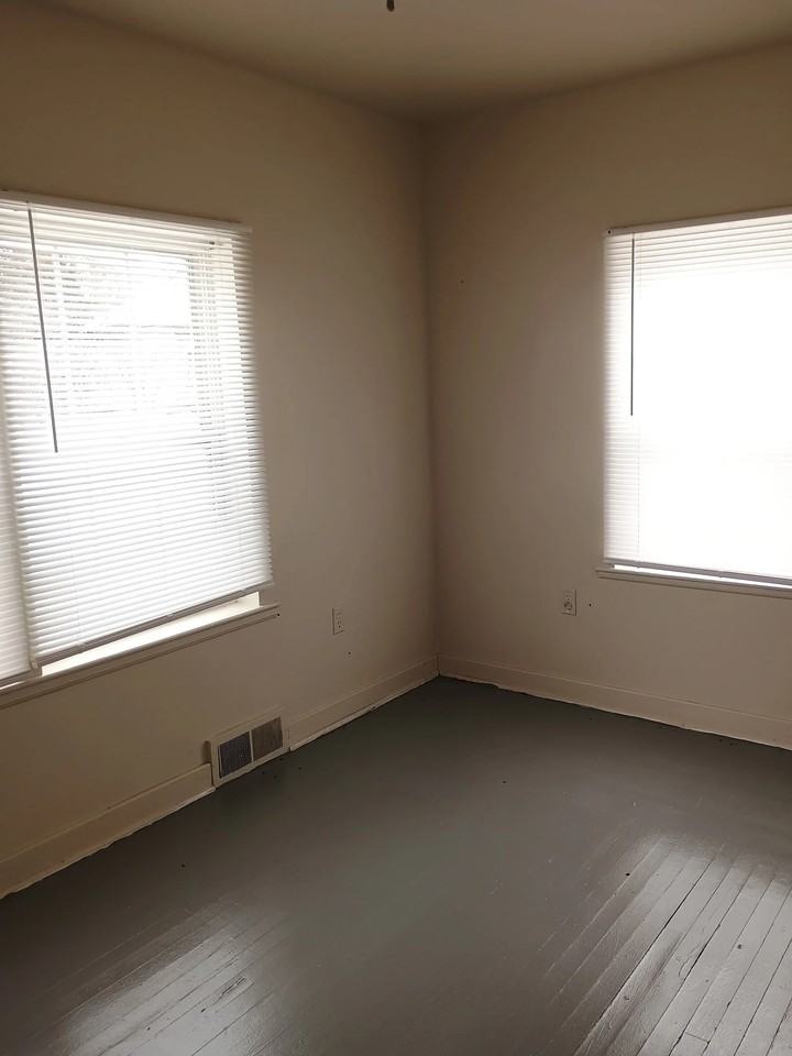 2503 Thayer St - Photo 2 of 13