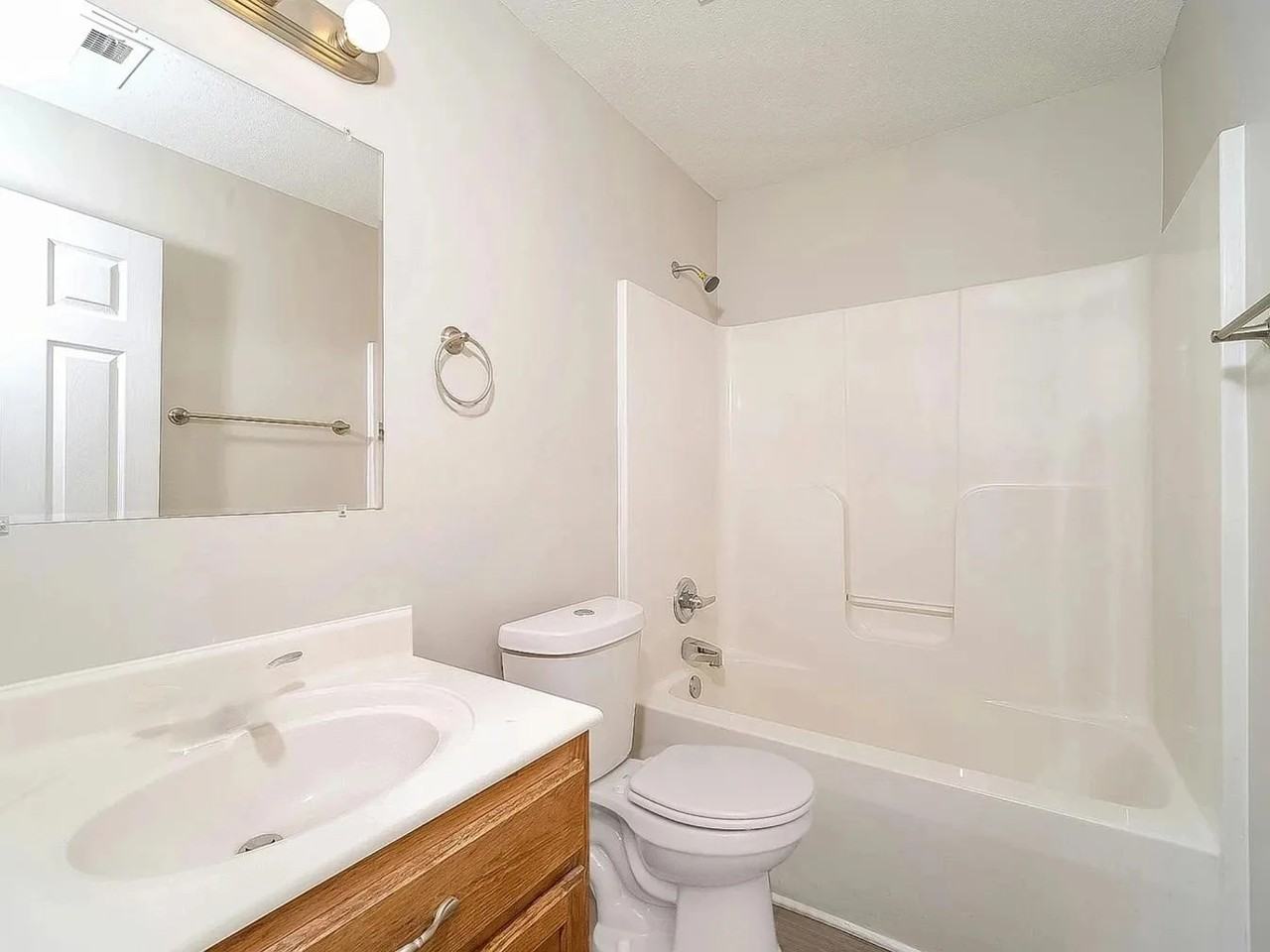 107 Sioux Trce - Photo 2 of 15
