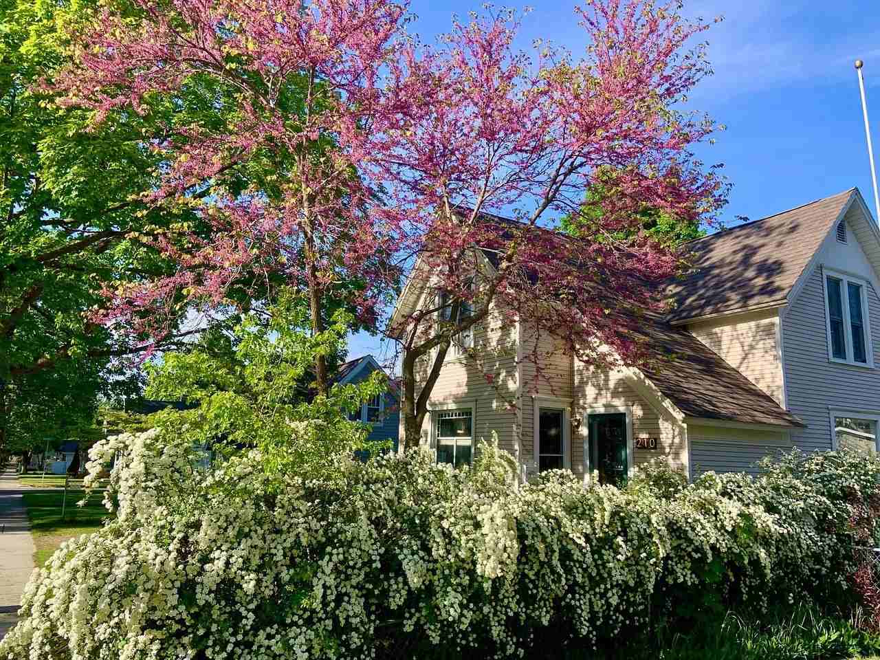 210 N Spruce St - Photo 2 of 12