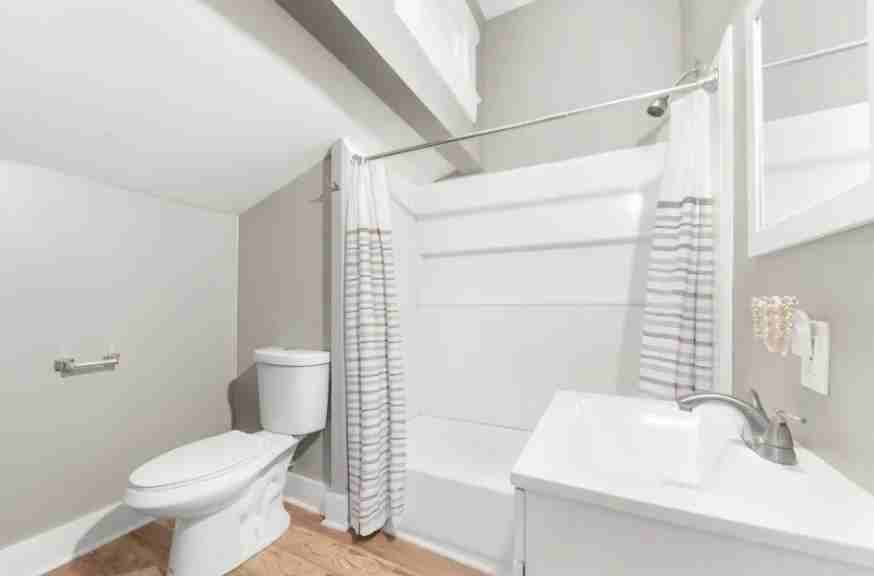 1259 Hart St #B - Photo 3 of 7