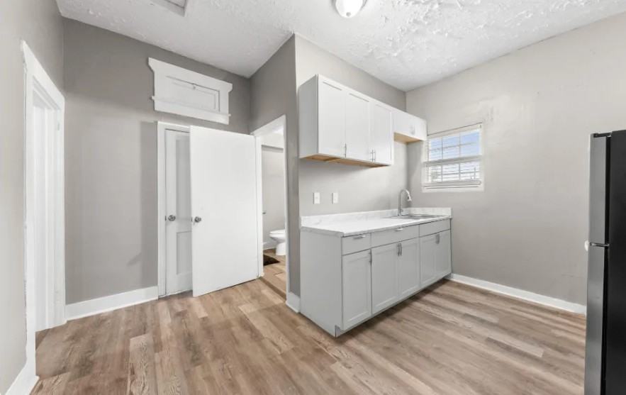 1259 Hart St #B - Photo 6 of 7