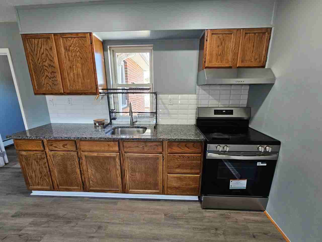 2722 Rhawn St #B - Photo 4 of 12