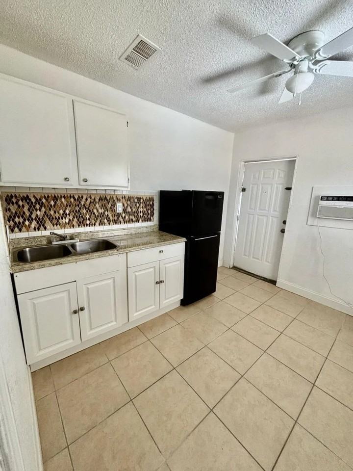 4523 Ligustrum Way - Photo 3 of 10