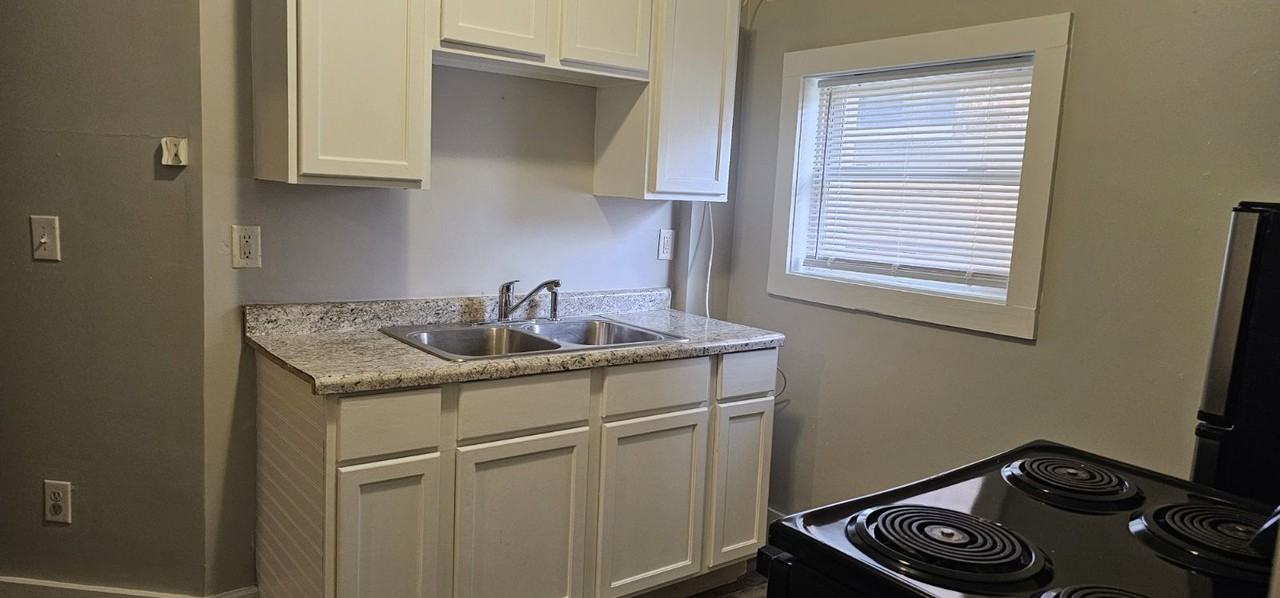 405 Lincoln Way W #B - Photo 2 of 6