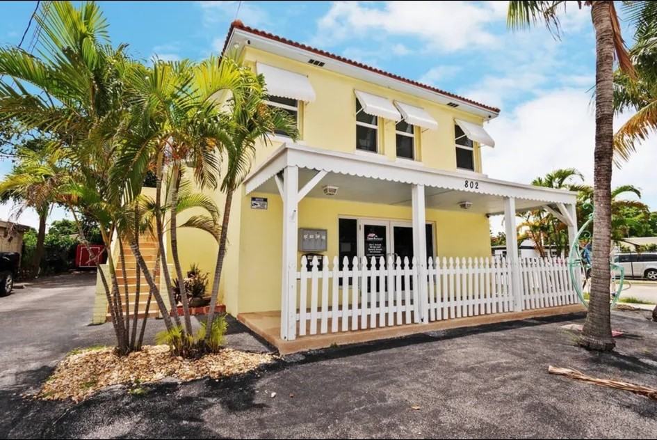 802 N Federal Hwy #2