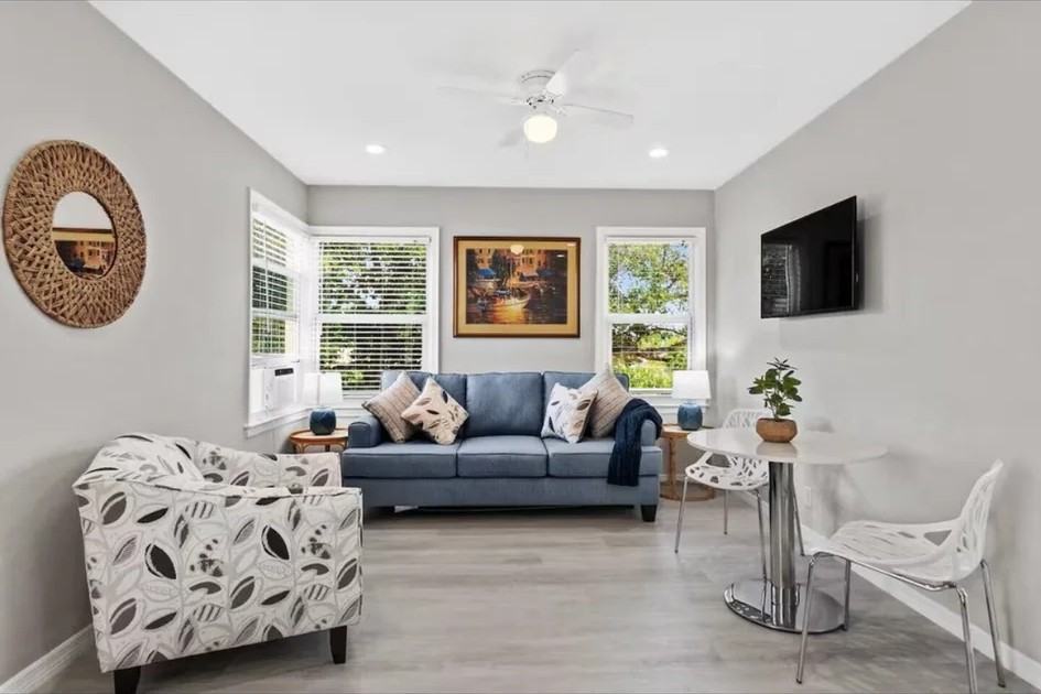 802 N Federal Hwy #2 - Photo 2 of 10