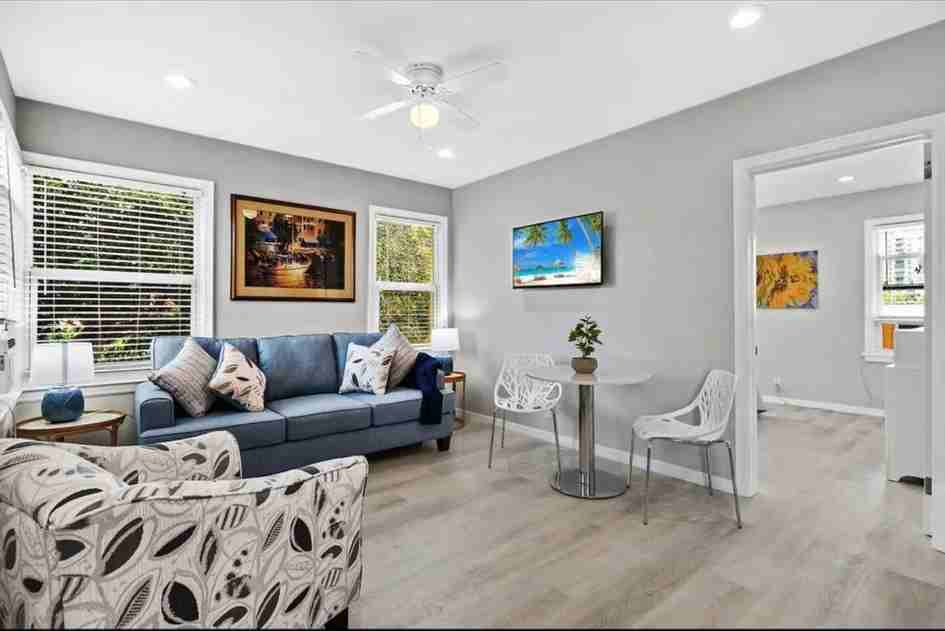 802 N Federal Hwy #2 - Photo 3 of 10