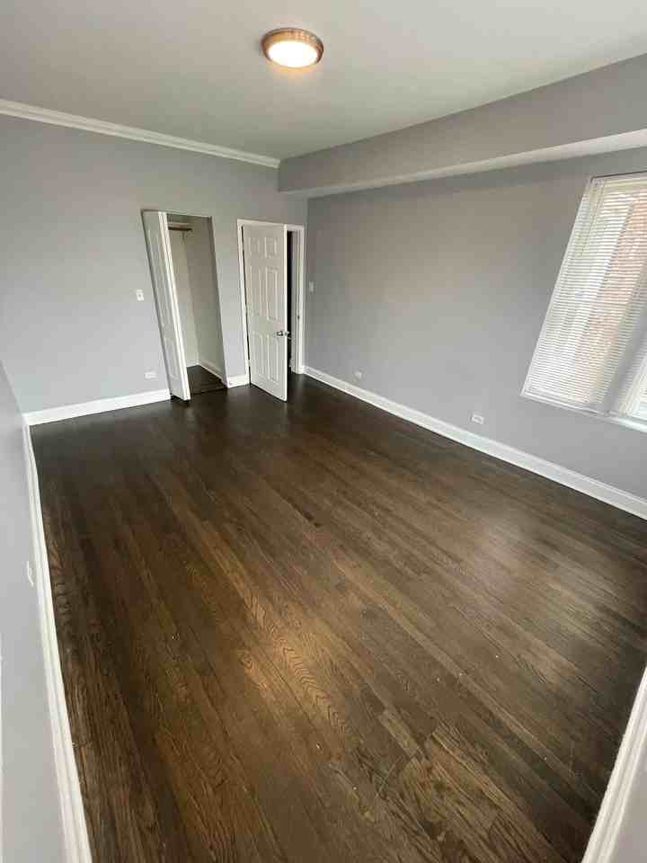 7406 S Phillips Ave #3 - Photo 3 of 6