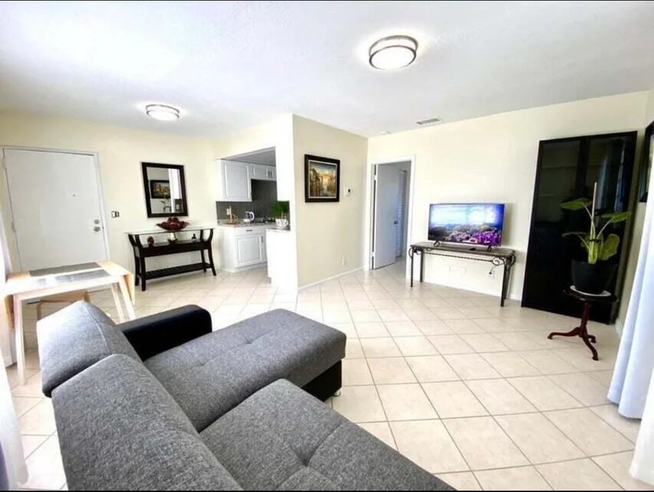 523 Se 20th Ct #5 - Photo 3 of 9