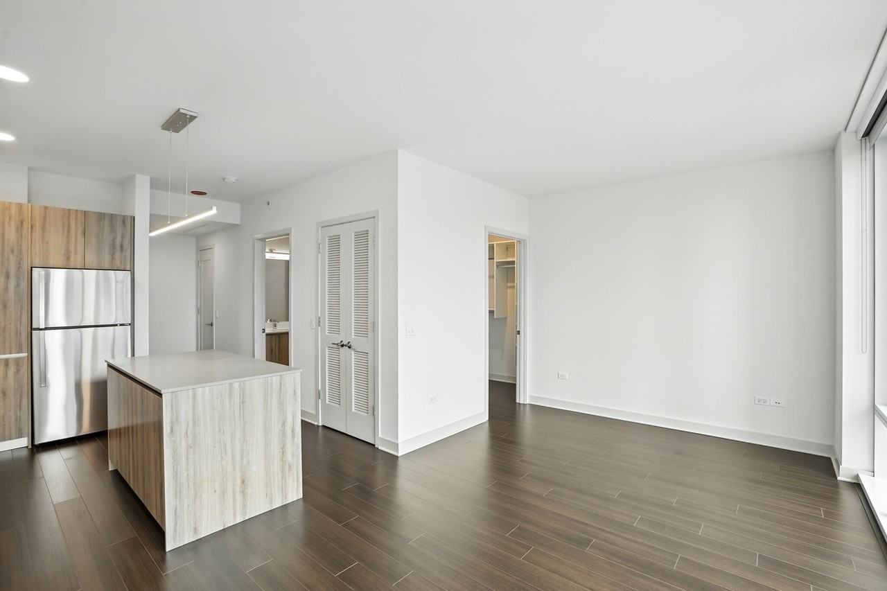 355 W Wolf Point Plz - Photo 2 of 18