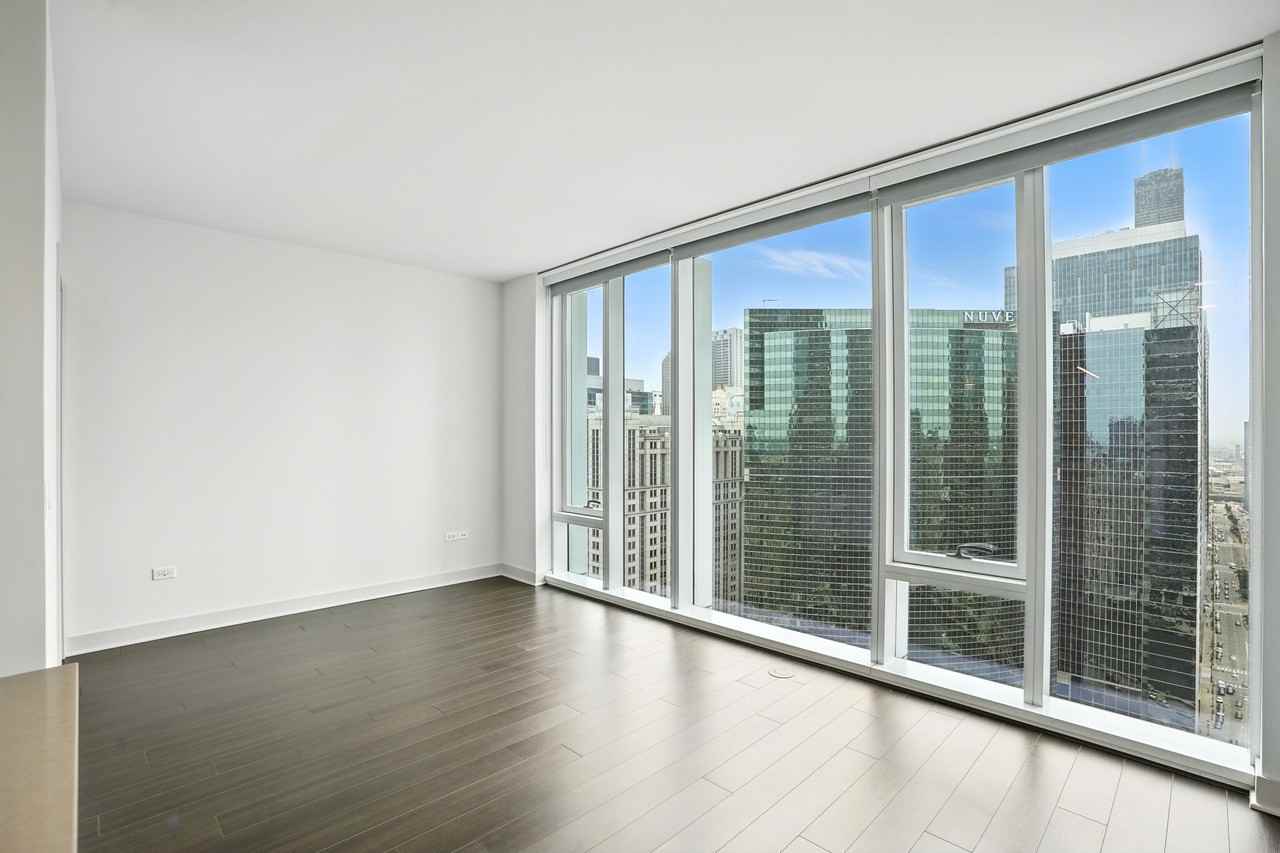 355 W Wolf Point Plz - Photo 3 of 18