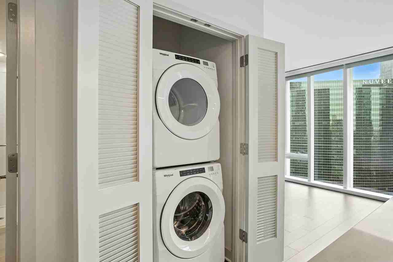 355 W Wolf Point Plz - Photo 6 of 18