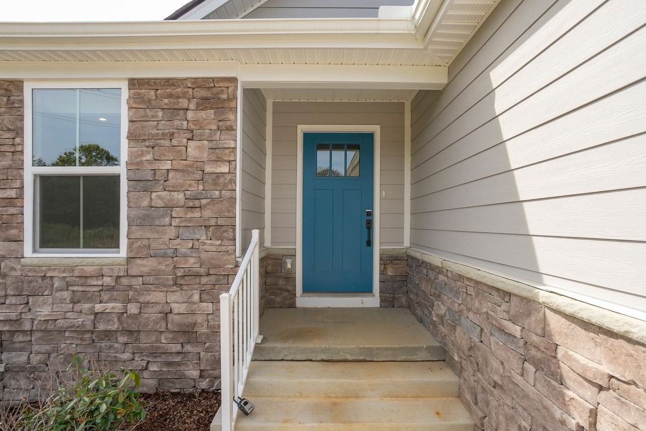 711 Cottage Dr - Photo 3 of 39