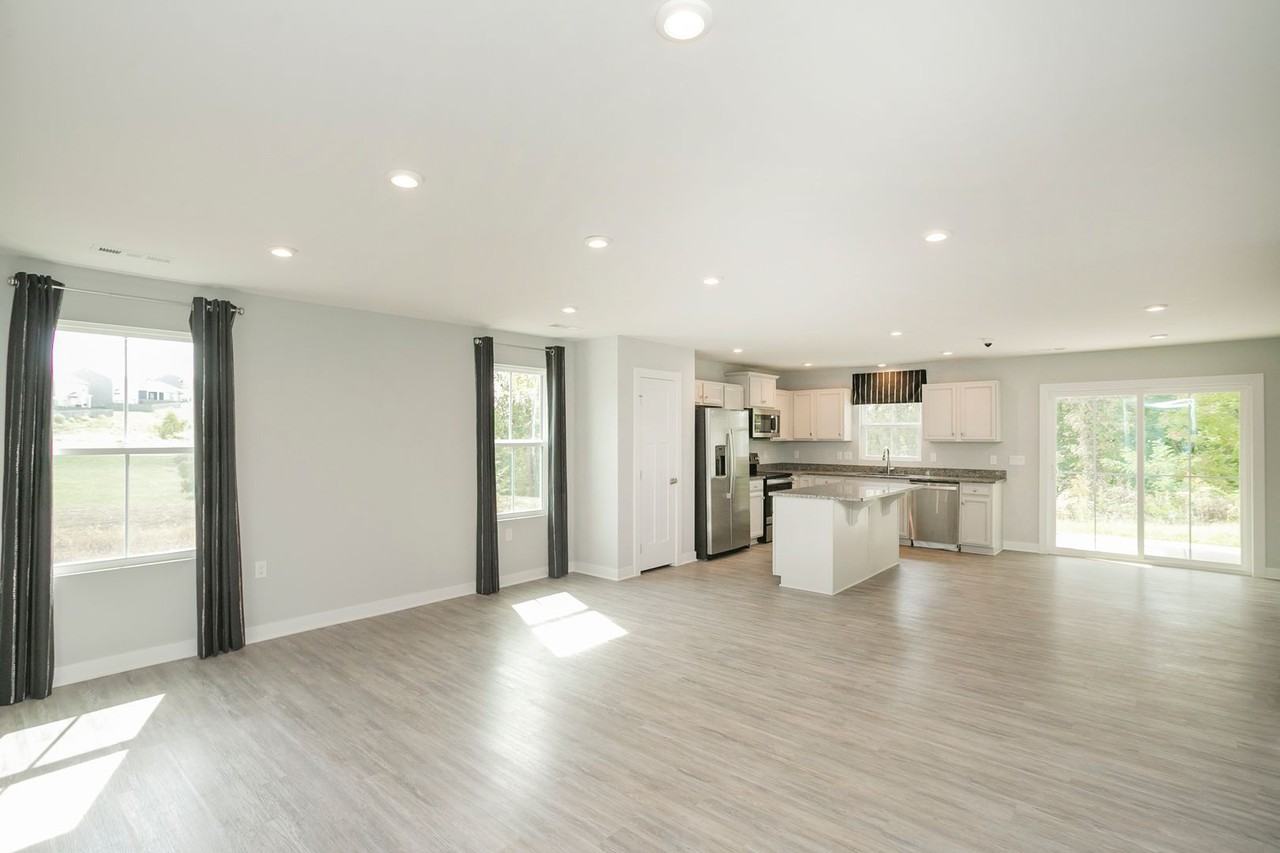 711 Cottage Dr - Photo 5 of 39