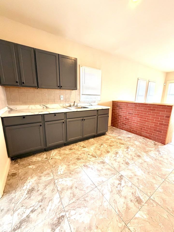 19457 Evergreen Rd #1 - Photo 3 of 10