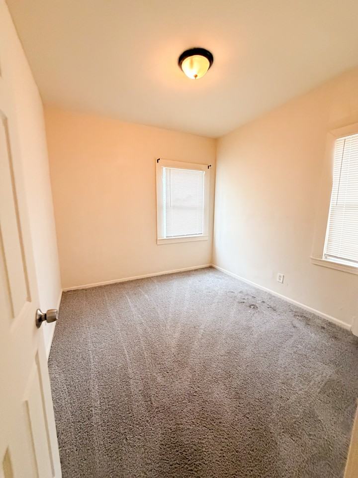 19457 Evergreen Rd #1 - Photo 4 of 10