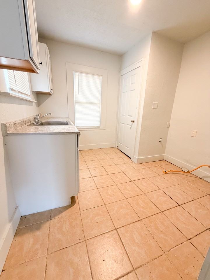 18919 Riverview St #1 - Photo 5 of 14